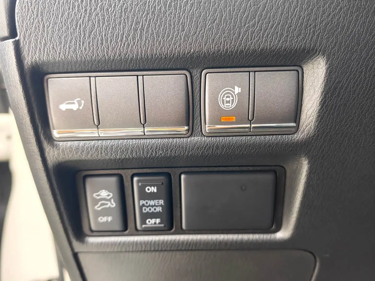 Nissan Patrol 2016 — Photo 13/20