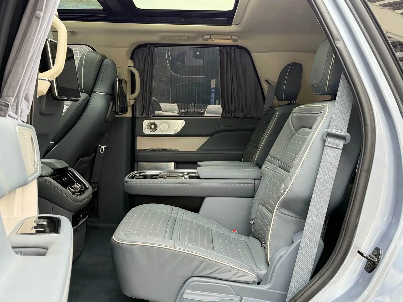 Lincoln Navigator 2021 — Şəkil 10/19