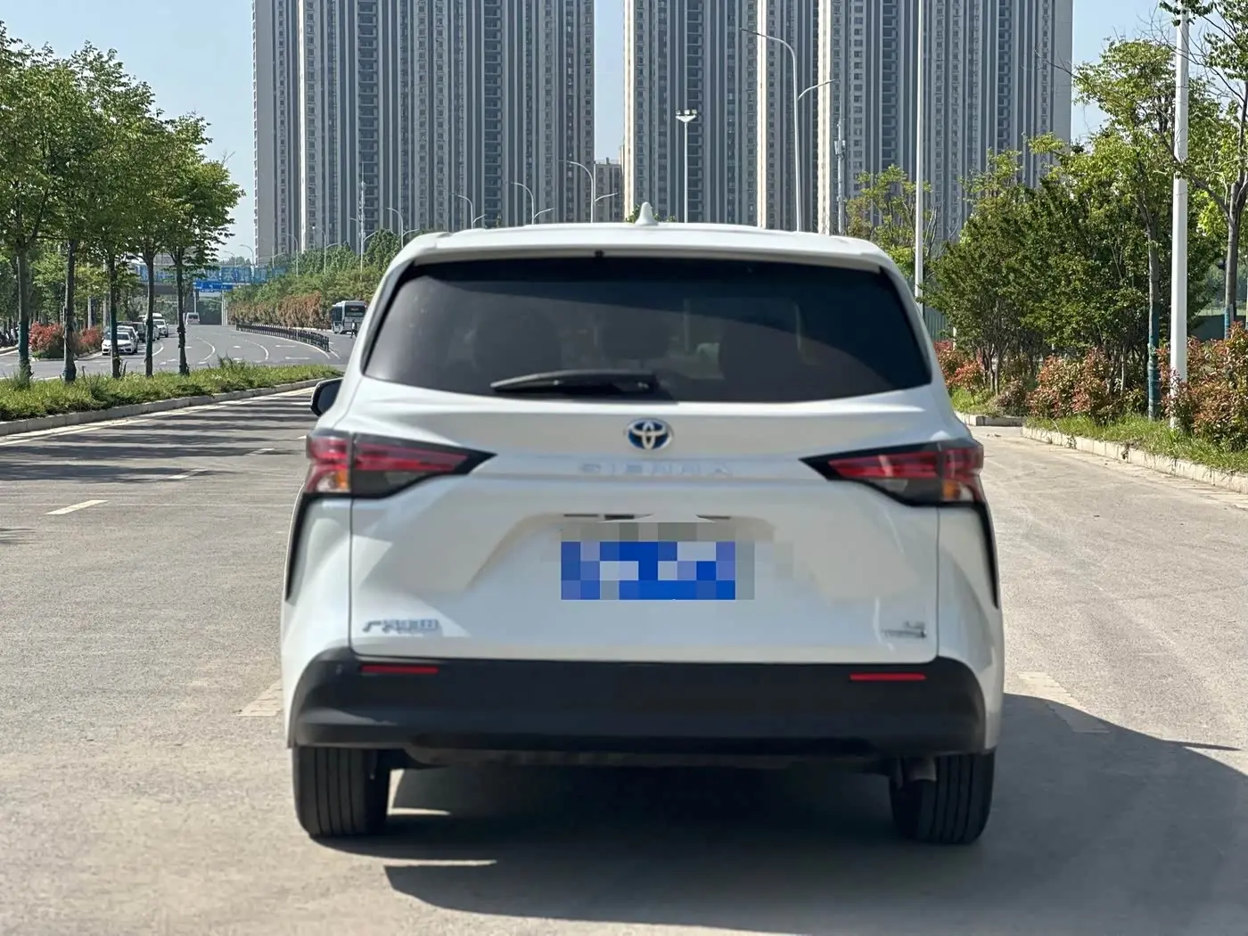 Toyota Sienna 2024 — ფოტო 8/9