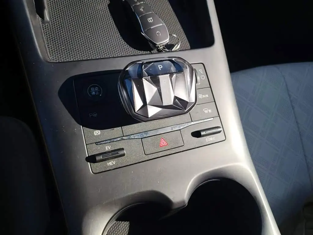 BYD Qin PLUS 2025 — Фото 14/20