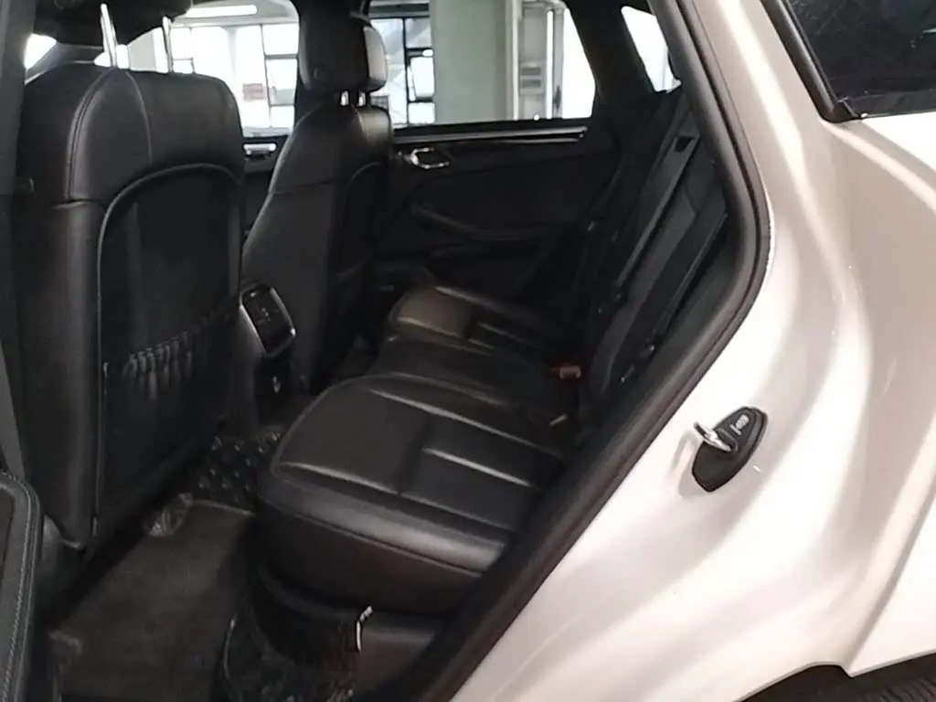 Porsche Macan 2022 — Photo 17/20