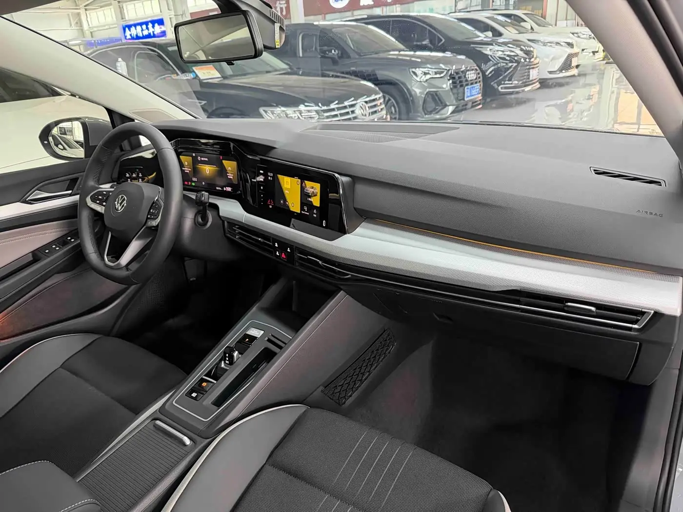 Volkswagen Golf 2023 — Photo 18/20
