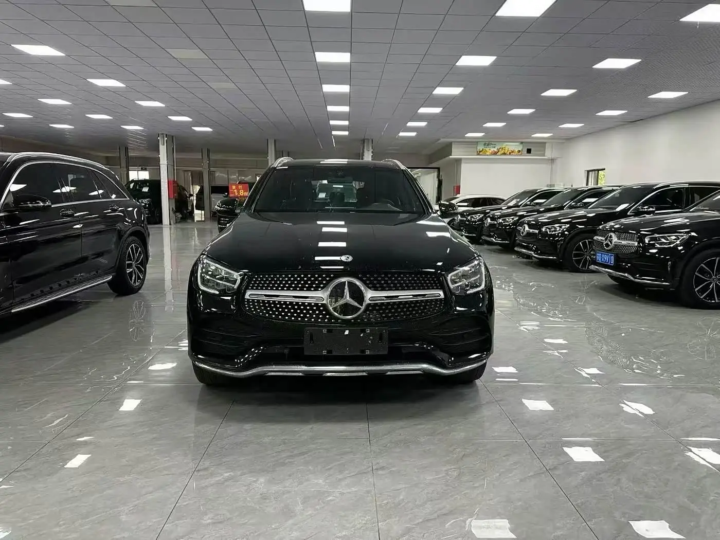 Mercedes-Benz GLC 2023 — Photo 1/9