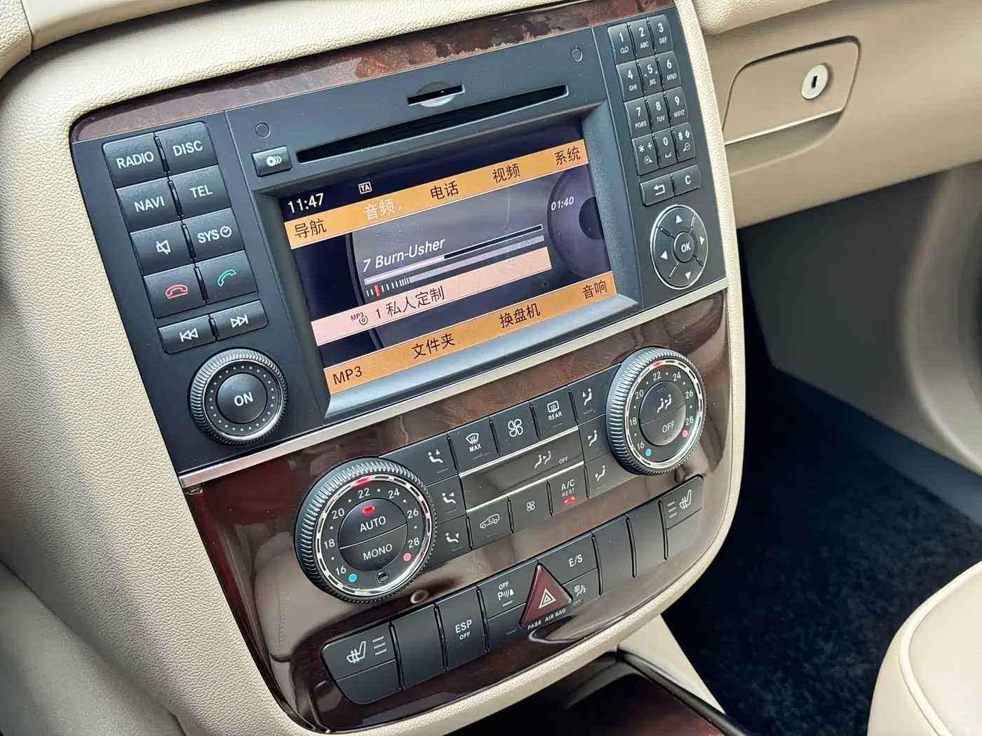 Mercedes-Benz R-Class 2011 — ფოტო 18/20
