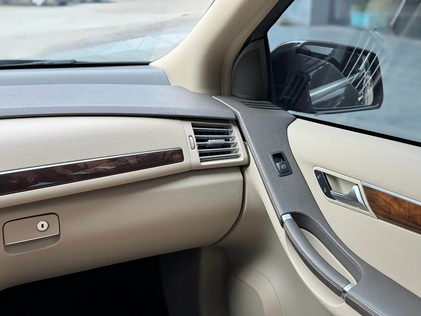 Mercedes-Benz R-Class 2011 — ფოტო 9/20