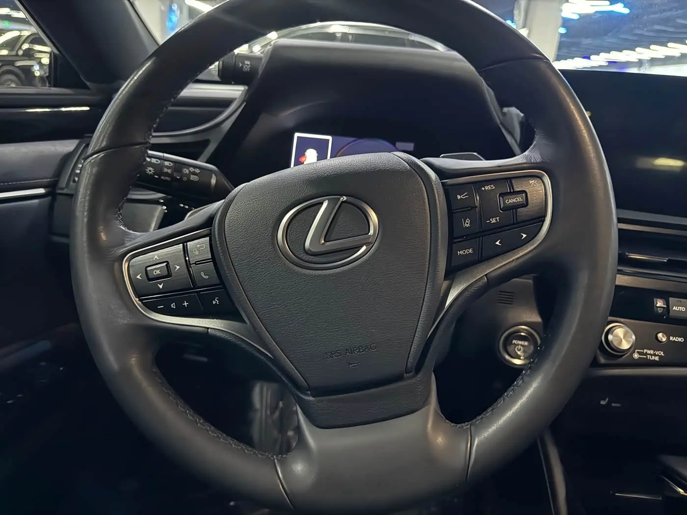 Lexus ES 2023 — Photo 12/17