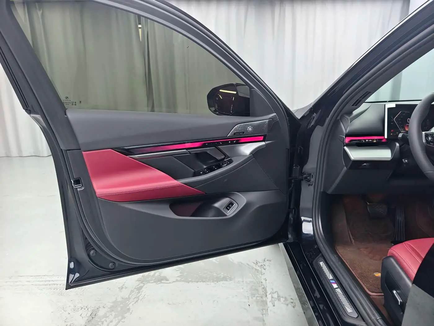 BMW 5 Series 2025 — Photo 14/17