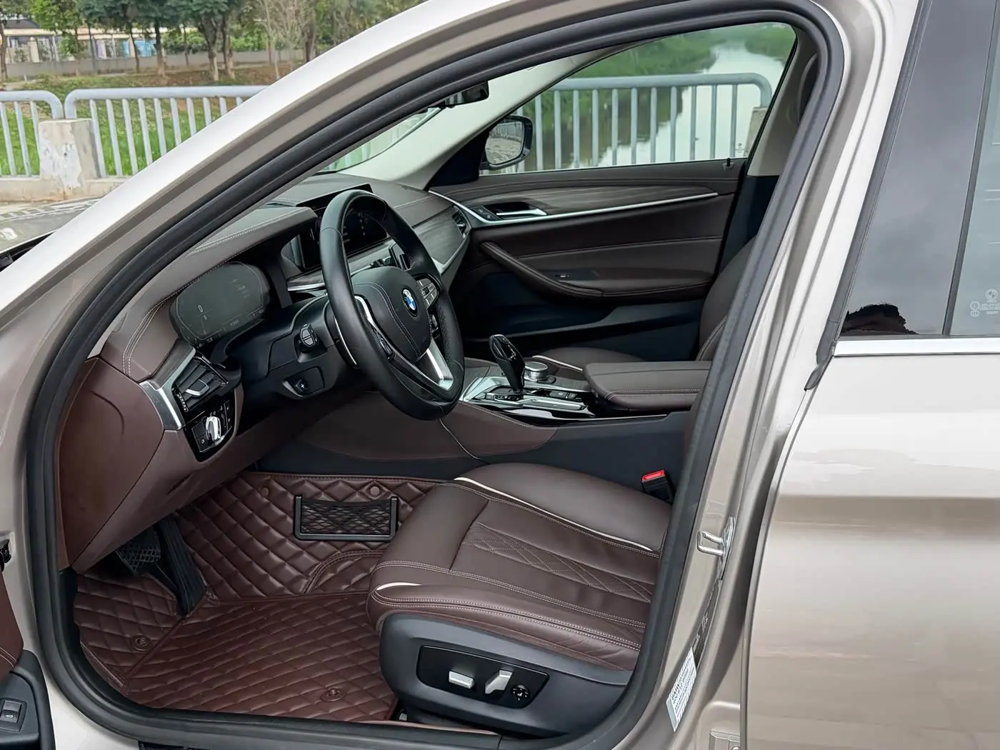 BMW 5 Series 2019 — Şəkil 12/20