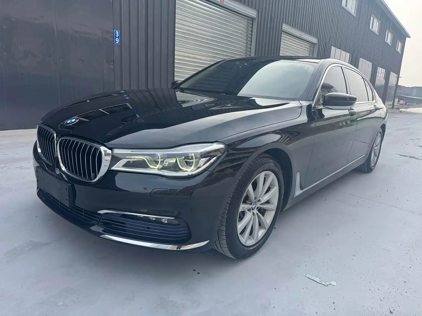 BMW 7 Series 2016 — Photo 1/9