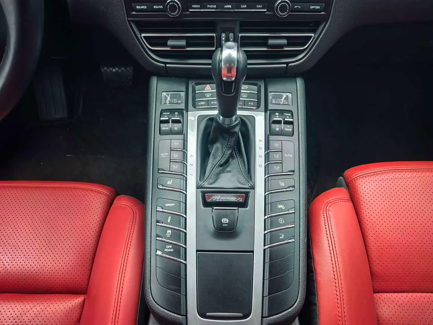 Porsche Macan 2020 — Photo 14/20