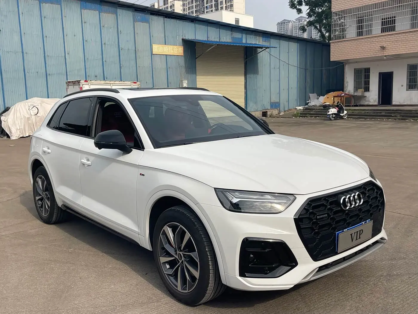 Audi Q5L 2024 — Photo 3/9