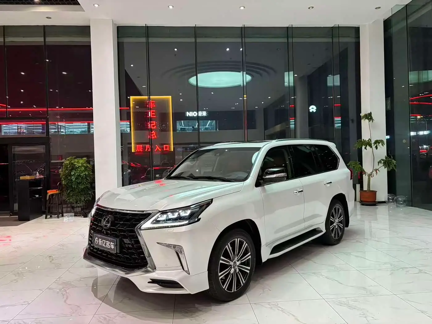 Lexus LX, 2019