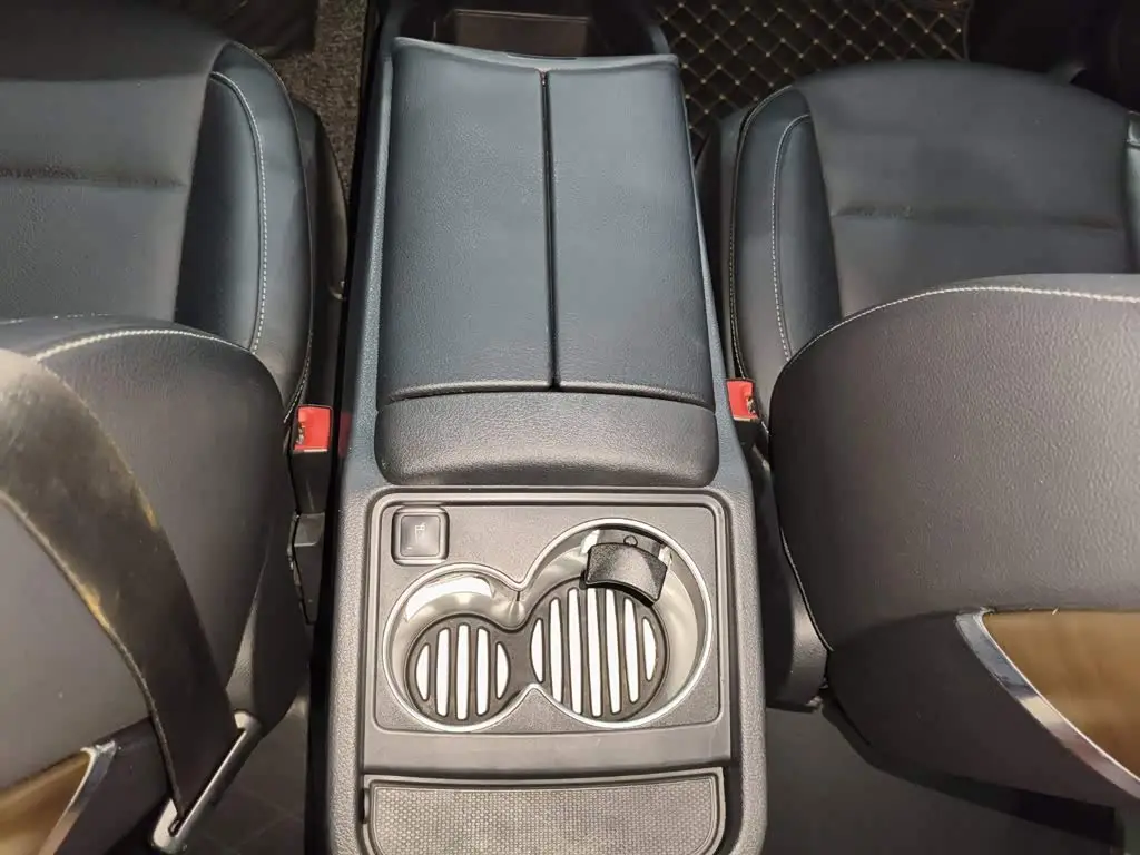 Mercedes-Benz V-Class 2022 — Photo 12/20