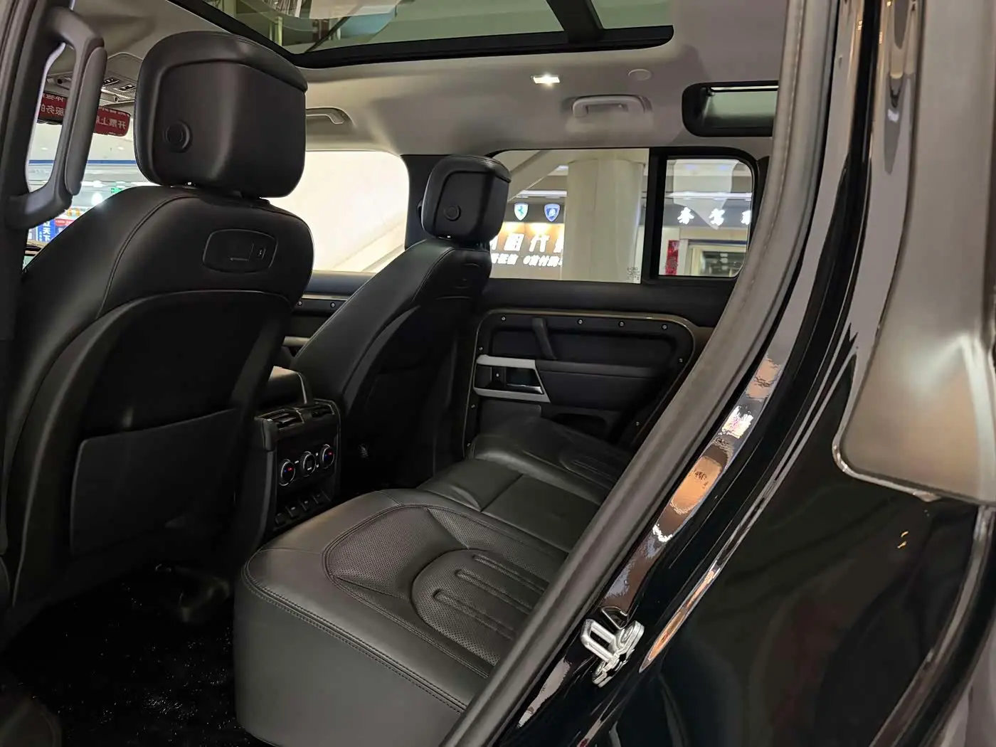 Land Rover Defender 2021 — Фото 7/14