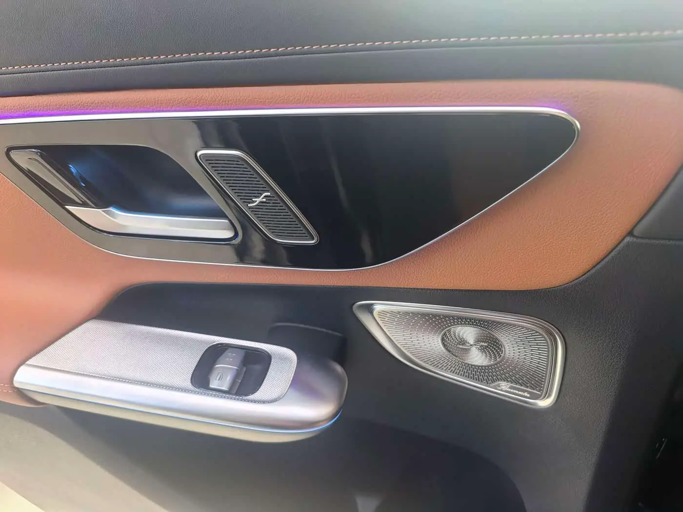Mercedes-Benz GLC 2024 — Photo 7/16