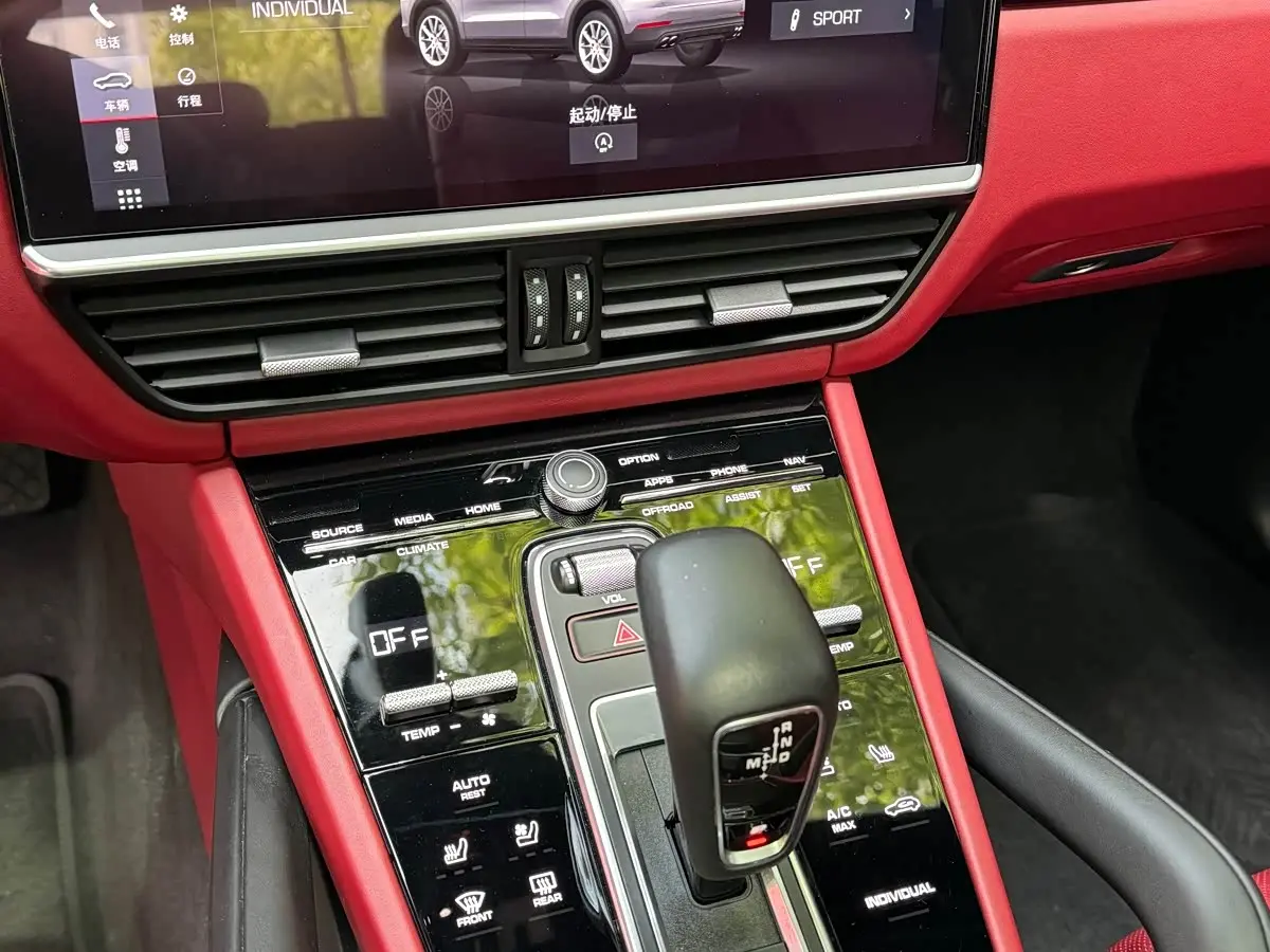 Porsche Cayenne 2020 — Photo 12/17