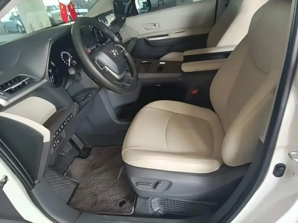 Toyota Sienna 2025 — Photo 15/20