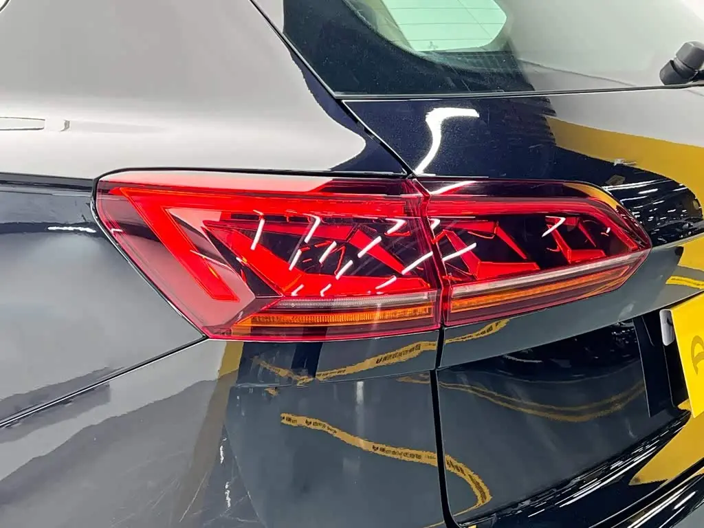Volkswagen Touareg 2022 — Photo 10/20