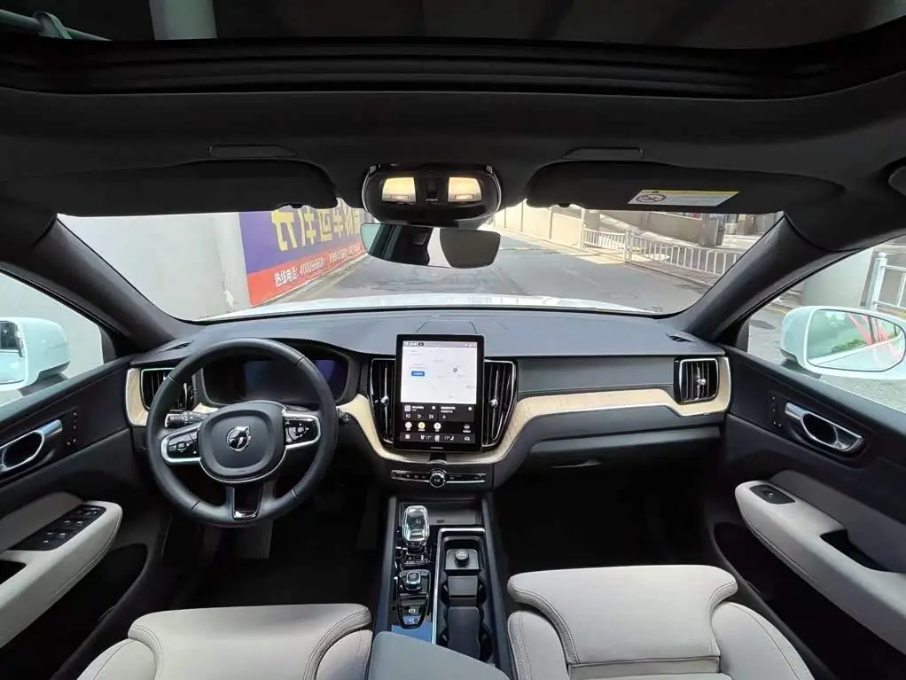 Volvo XC60 2025 — Photo 11/14