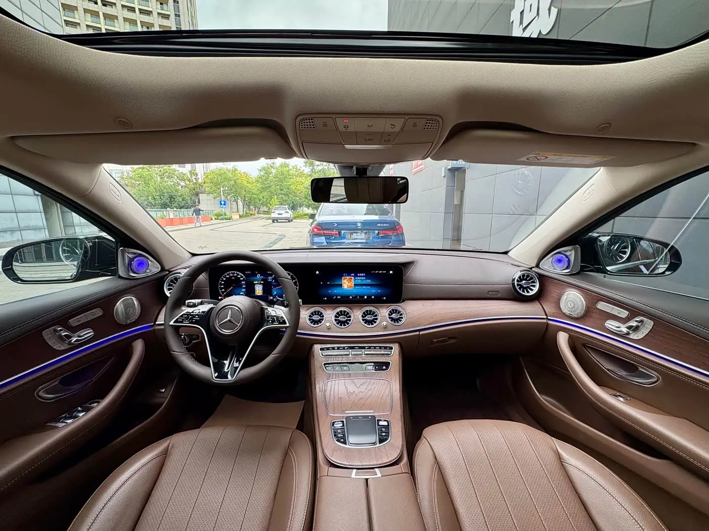 Mercedes-Benz E-Class 2023 — Photo 5/20