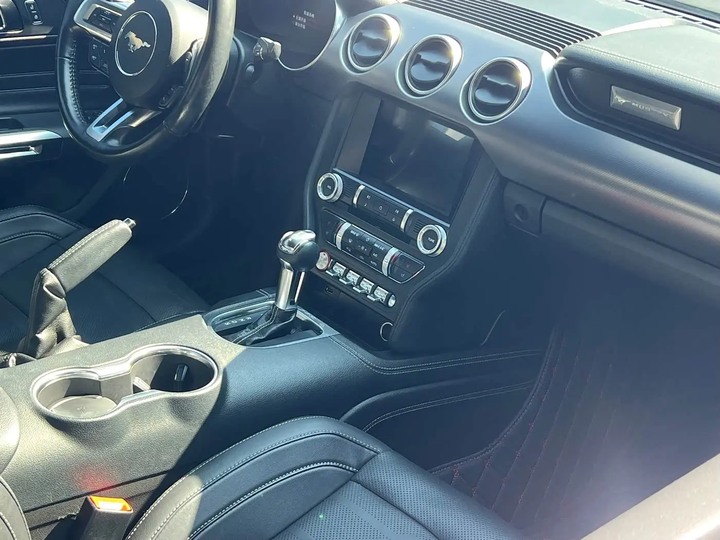 Ford Mustang 2020 — Photo 8/17
