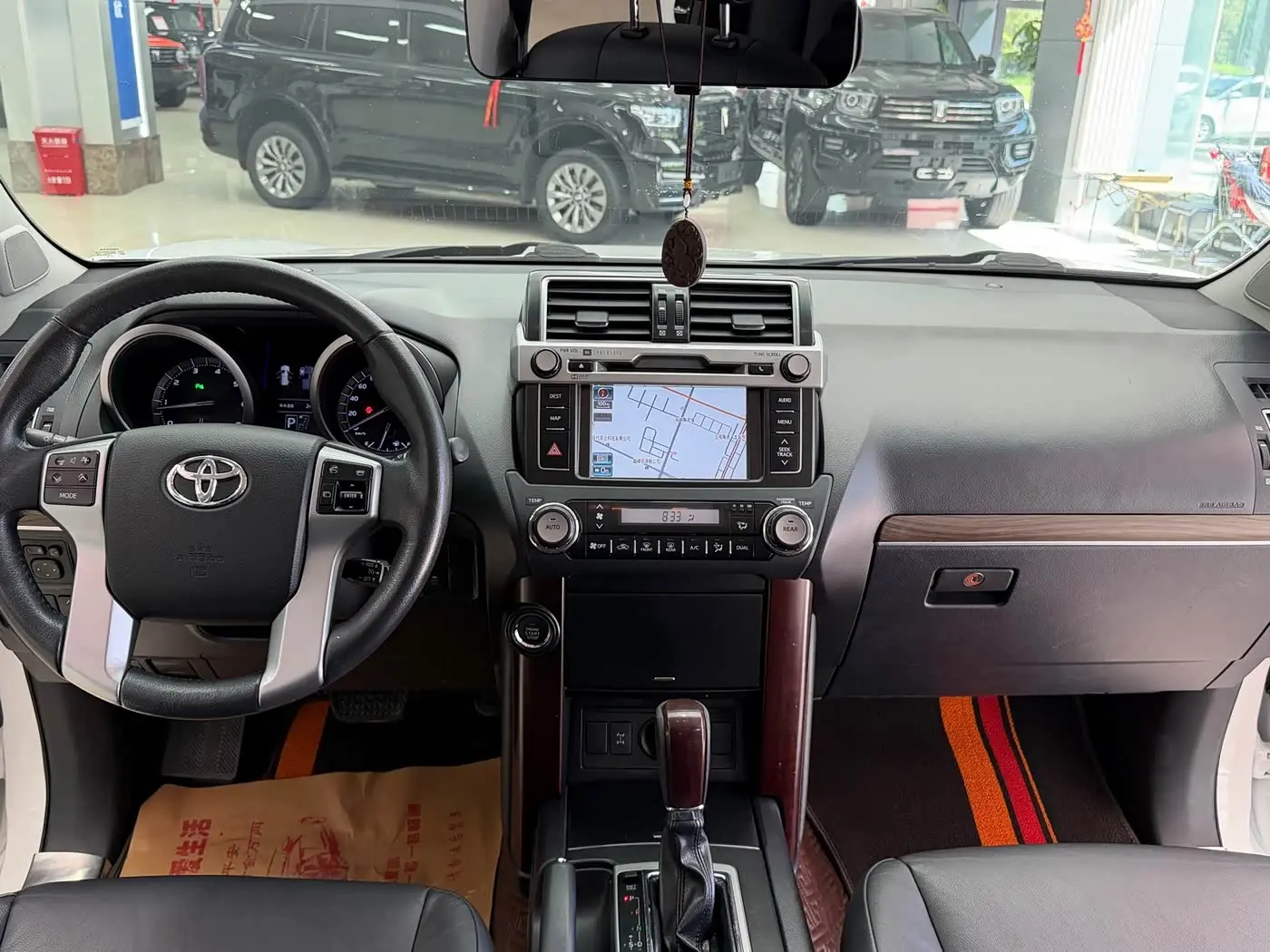 Toyota Prado 2014 — Photo 7/16