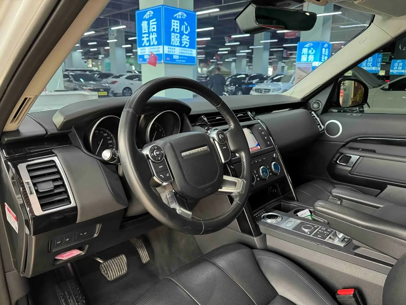 Land Rover Discovery 2018 — Photo 5/18
