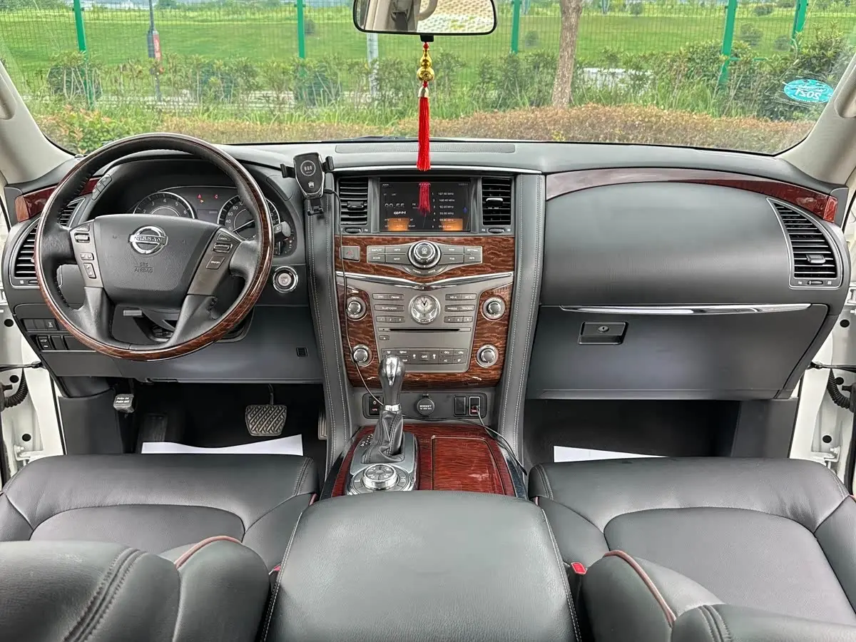 Nissan Patrol 2018 — Photo 11/17