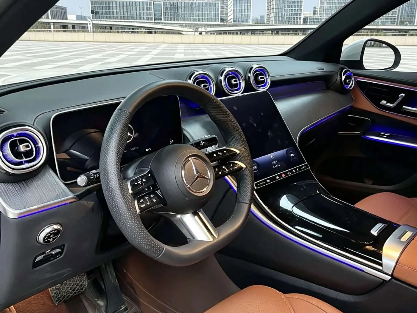 Mercedes-Benz GLC 2023 — Photo 4/10