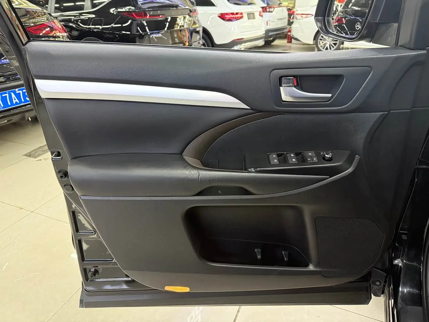 Toyota Highlander 2021 — Photo 9/16