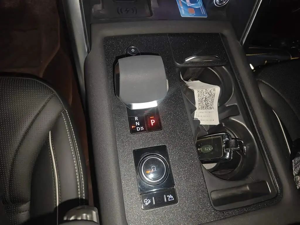 Land Rover Discovery 2021 — Photo 10/20