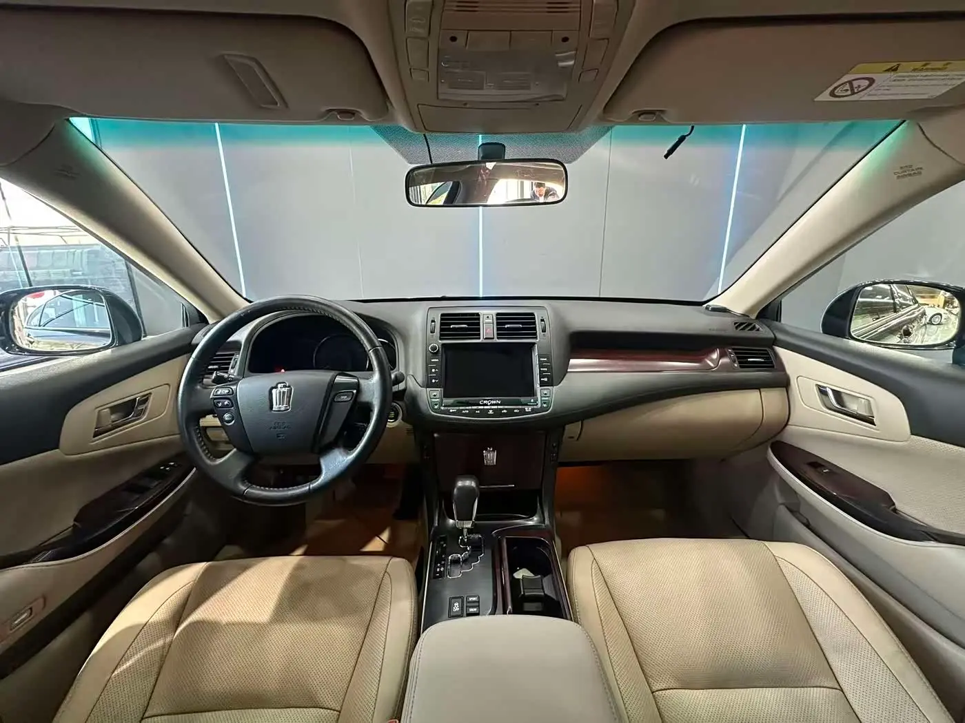 Toyota Crown 2012 — Photo 9/12