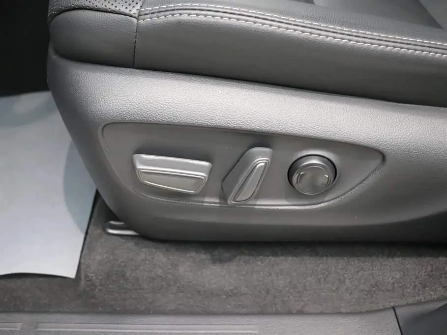 Toyota Prado 2025 — Photo 12/20