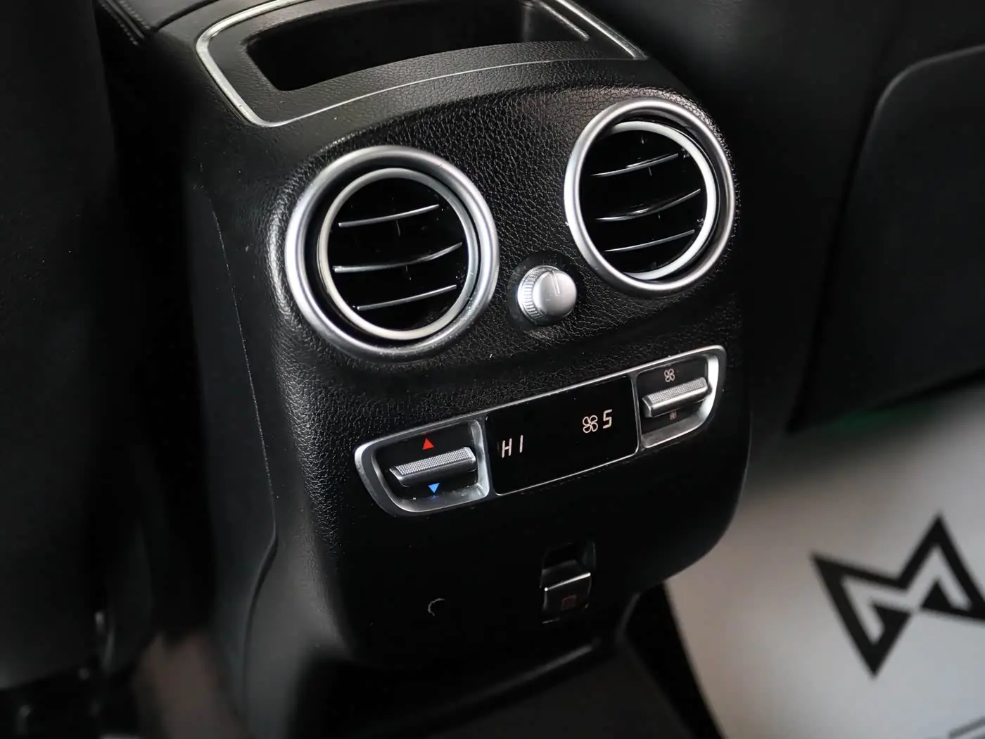 Mercedes-Benz GLC 2022 — Photo 14/17