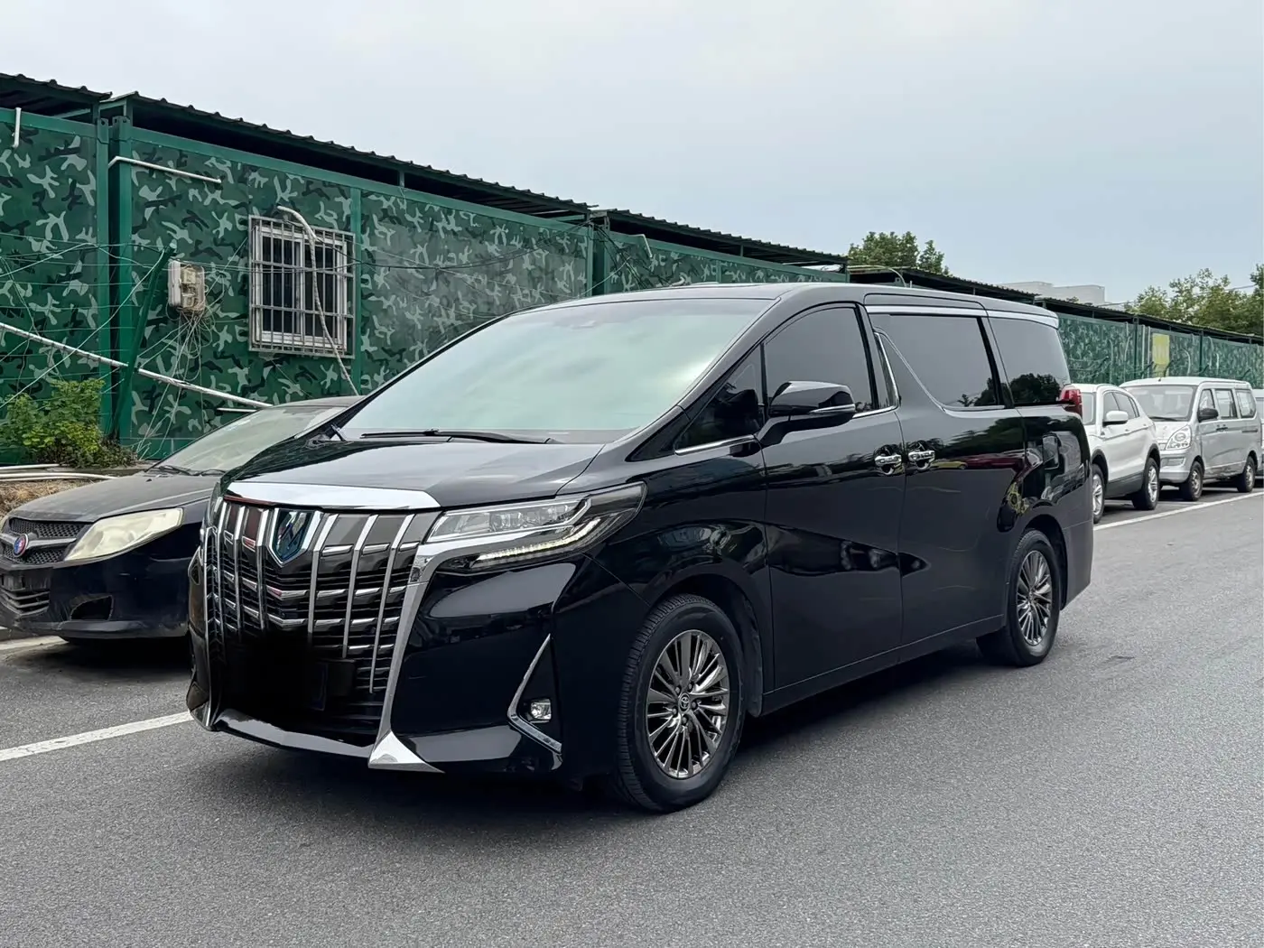 Toyota Alphard 2020 — Photo 1/18