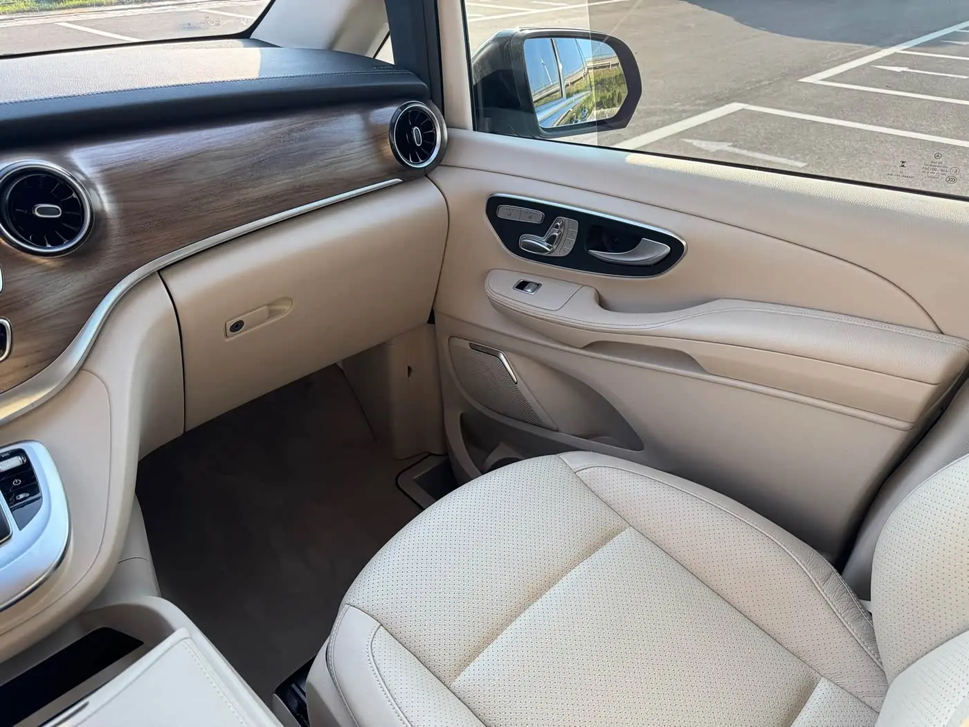 Mercedes-Benz V-Class 2022 — Photo 13/20