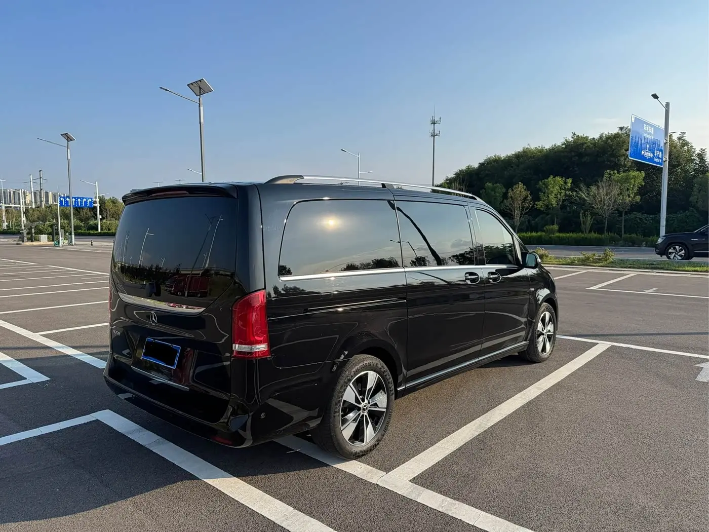 Mercedes-Benz V-Class 2022 — Photo 6/20
