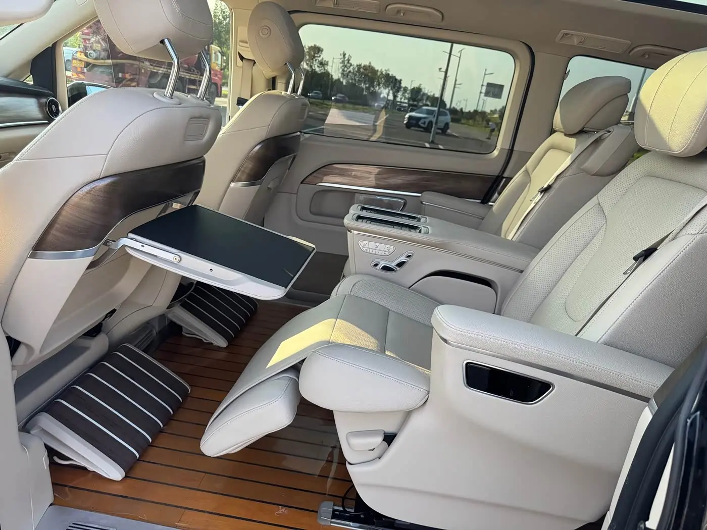 Mercedes-Benz V-Class 2022 — Photo 12/20