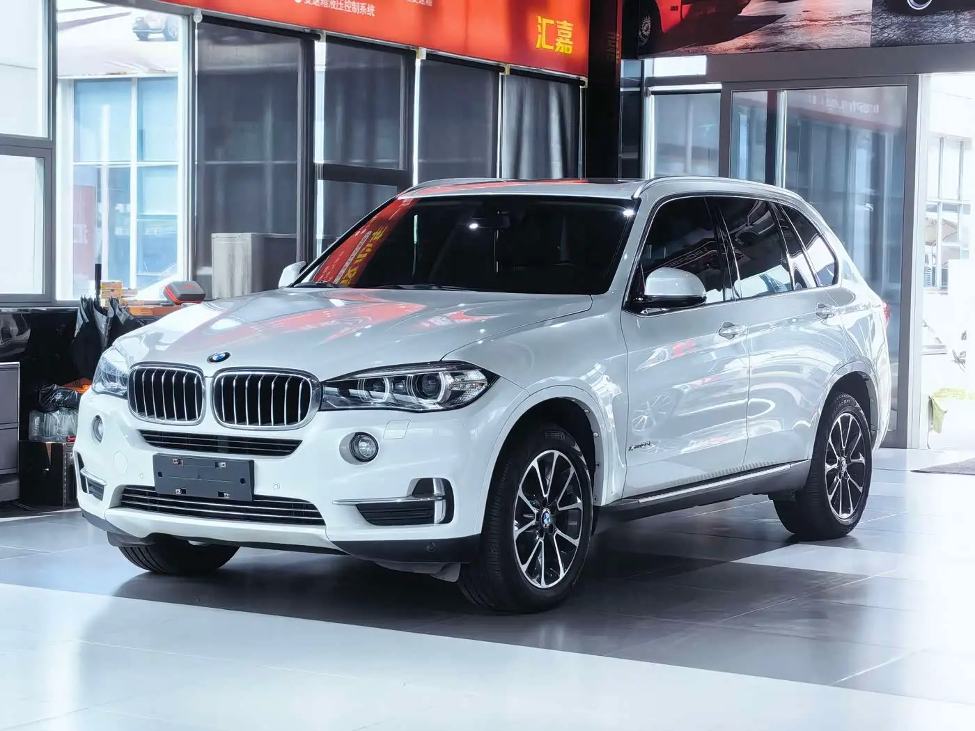 BMW X5 2018 — Фото 1/11