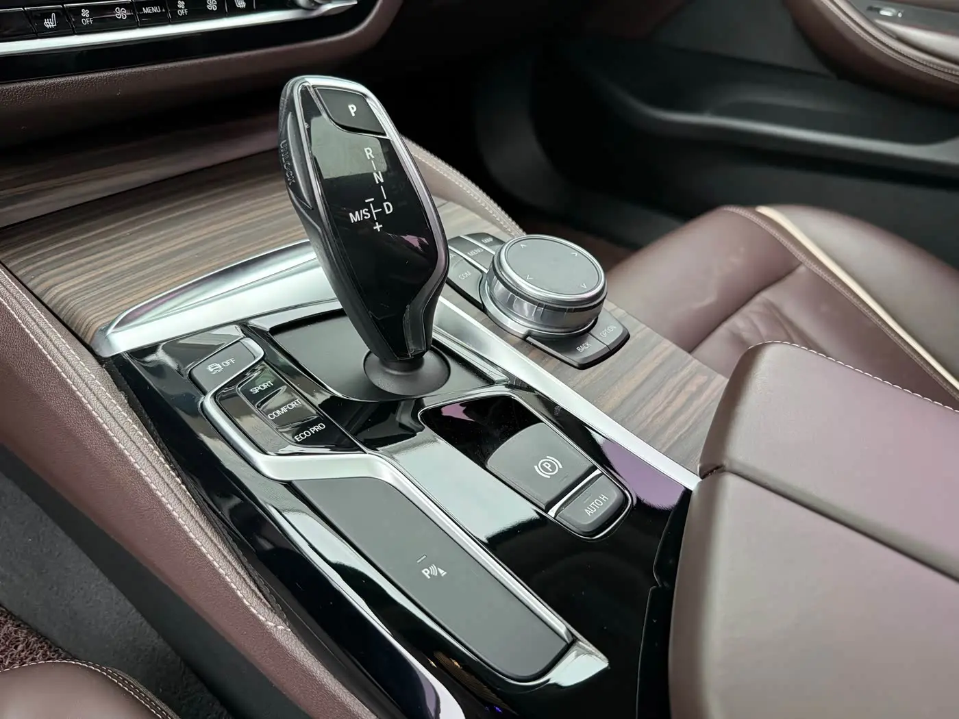 BMW 5 Series 2019 — Photo 6/20