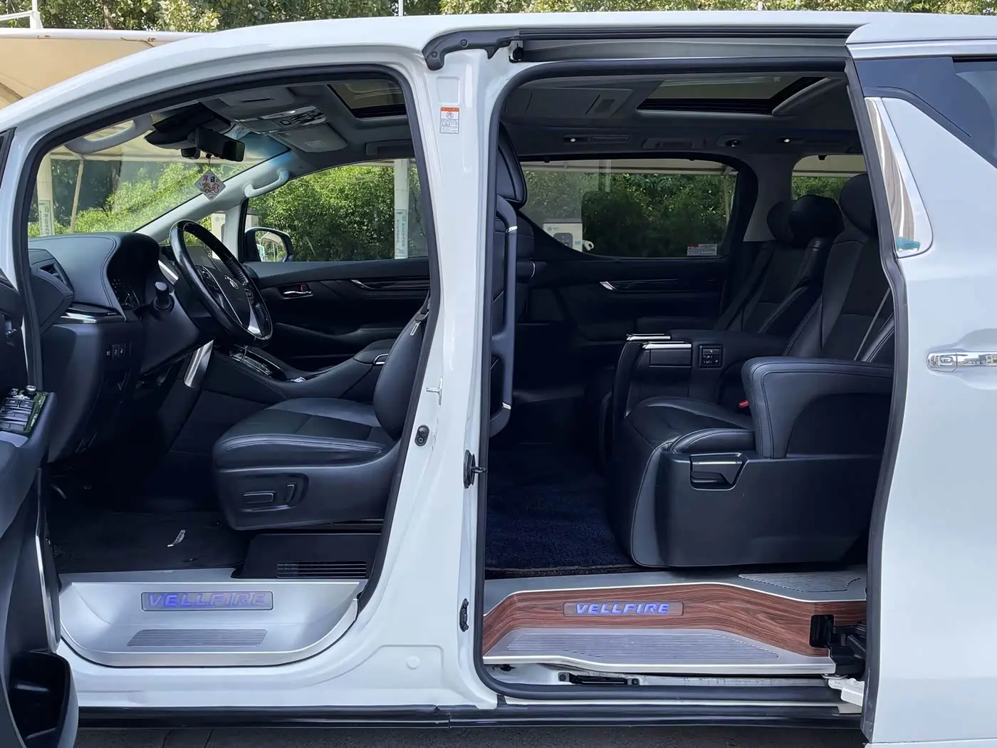 Toyota Vellfire 2022 — Photo 17/20
