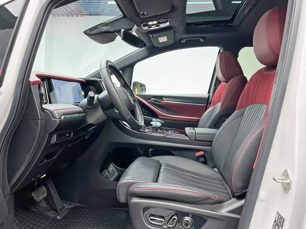 GAC Trumpchi Trumpchi M8 2024 — Photo 14/20