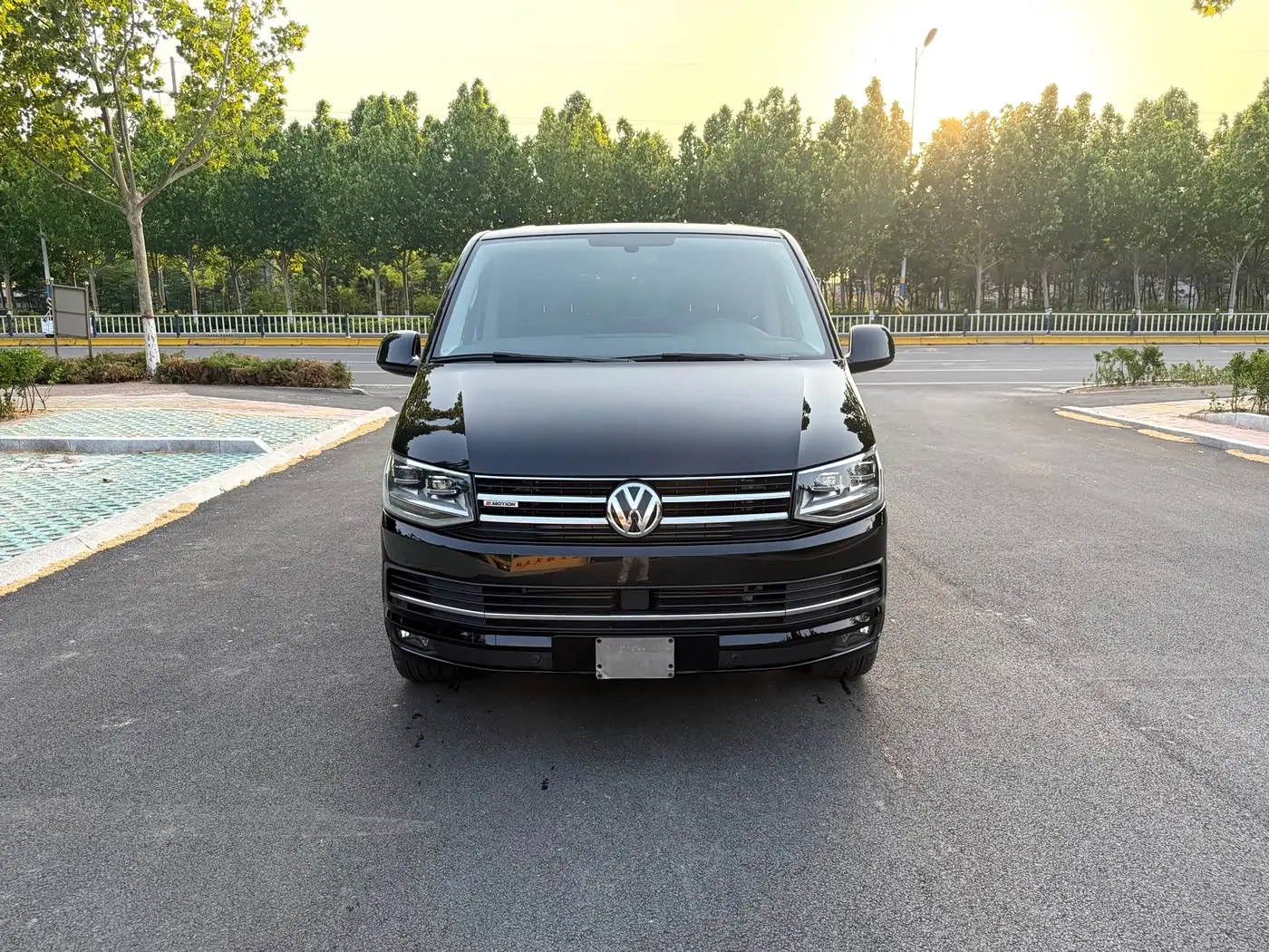 Volkswagen Multivan 2019 — Фото 2/20