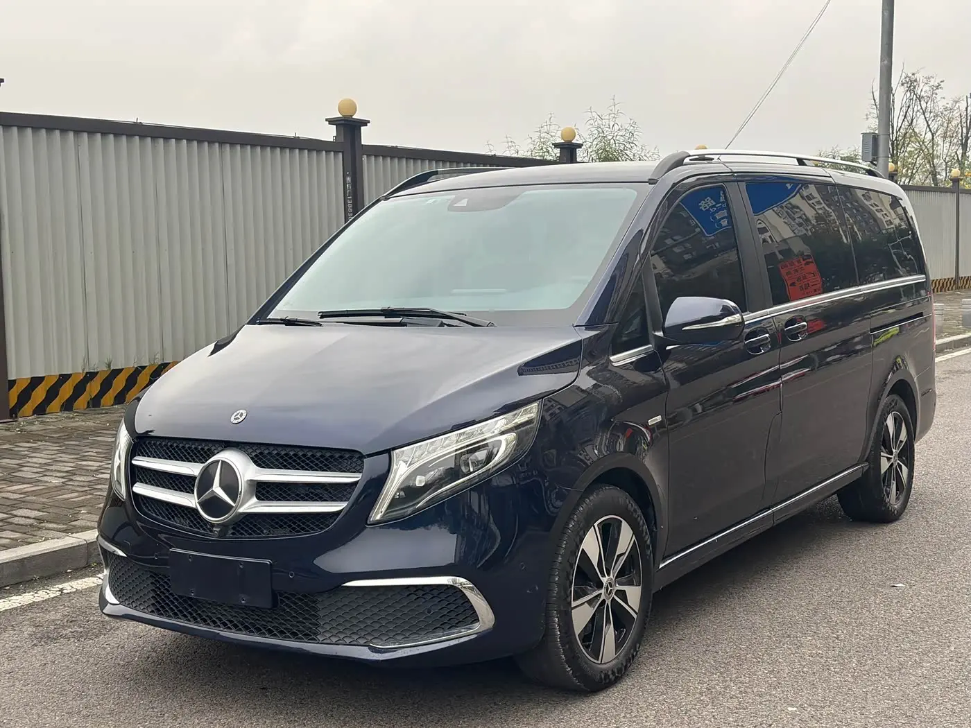 Mercedes-Benz V-Class 2021 — Photo 1/14