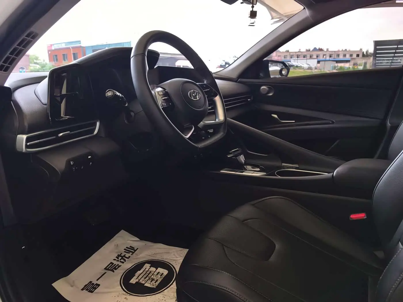 Hyundai Elantra 2023 — Photo 4/19