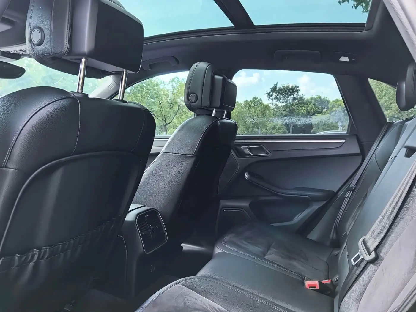 Porsche Macan 2017 — Фото 8/13