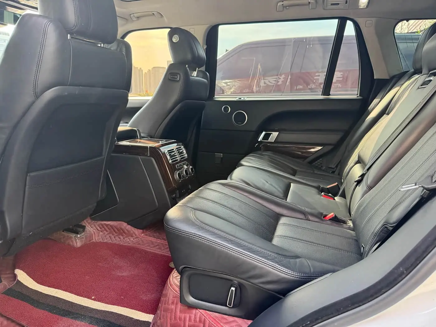 Land Rover Range Rover 2018 — Фото 12/20