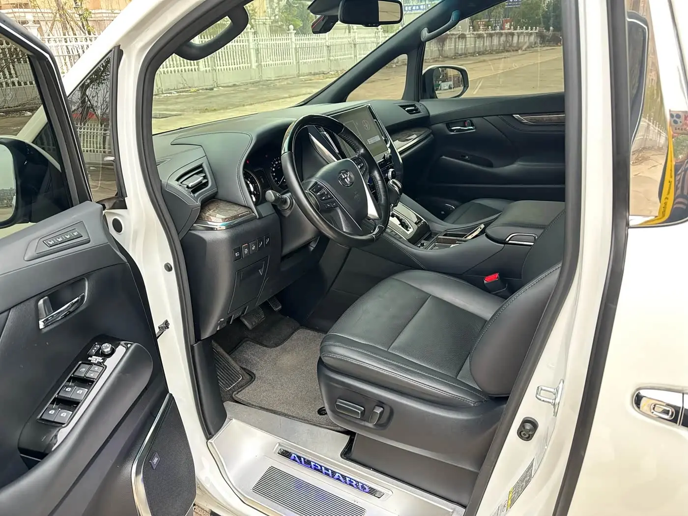 Toyota Alphard 2022 — Şəkil 4/9
