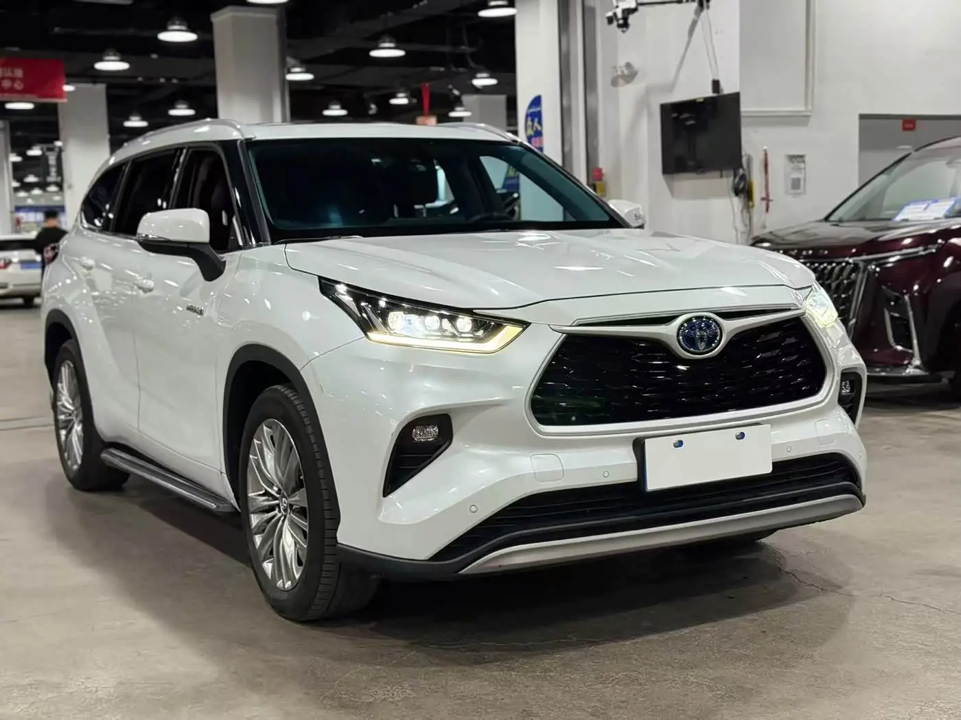 Toyota Highlander 2023 — Şəkil 3/9