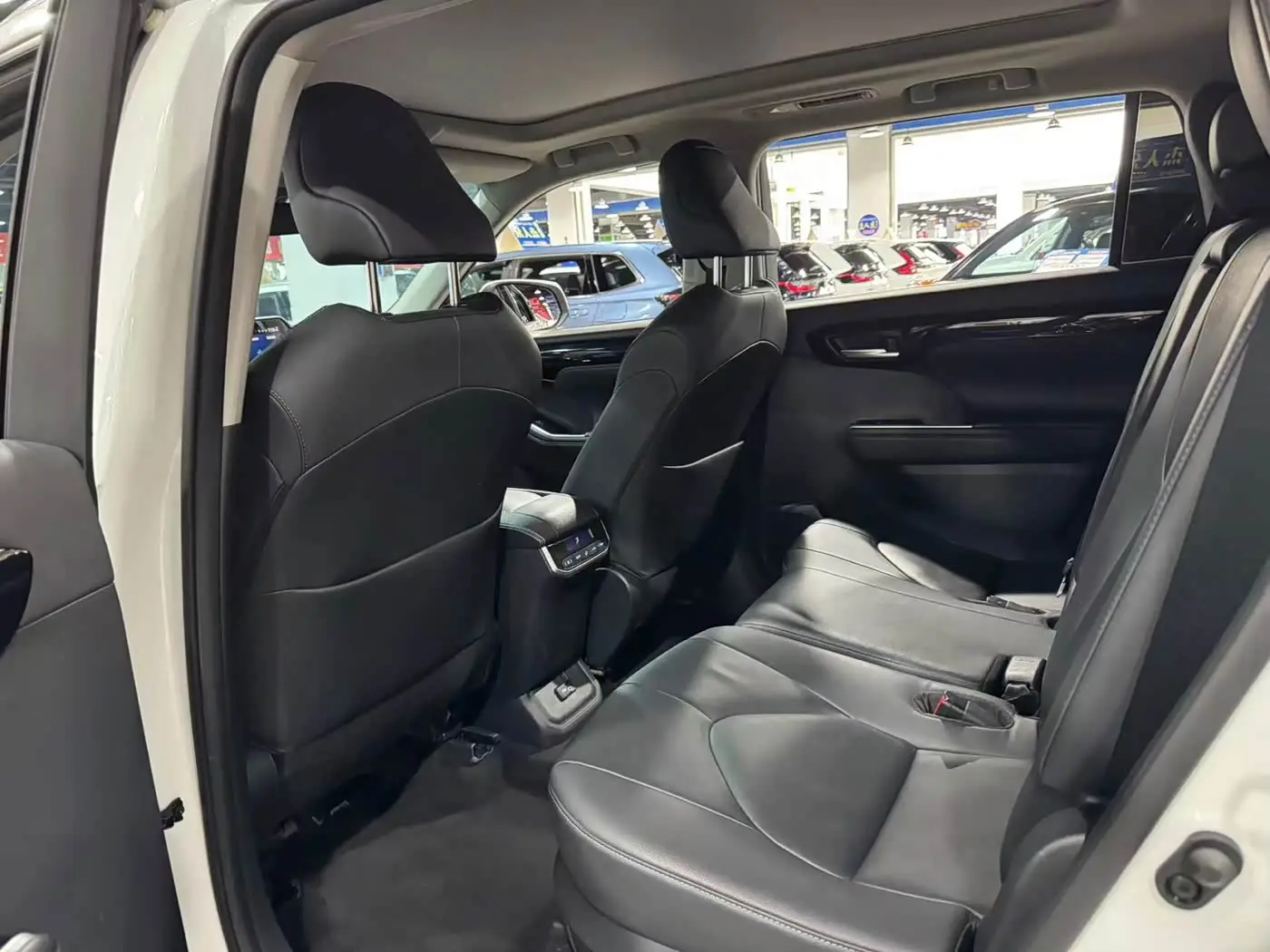 Toyota Highlander 2023 — Şəkil 9/9